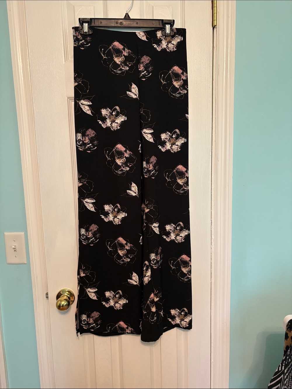 Jules & Leopold Black Wide-Leg Floral Pants with Pink & White Accents